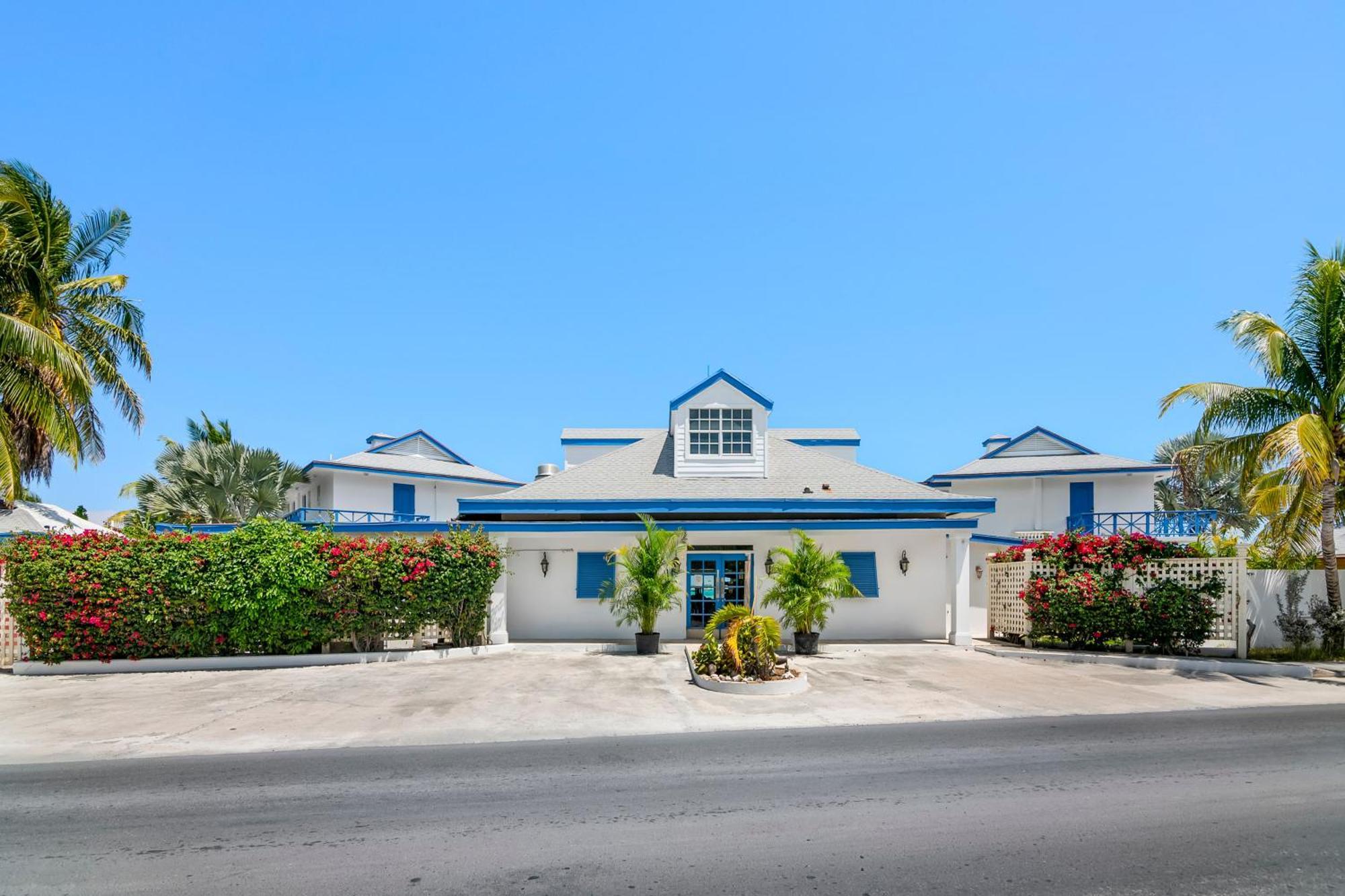 Augusta Bay Hotel George Town Exterior photo